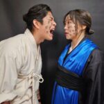 Lim La-la Instagram - 이도현과 김고은의 손톱을 먹다 만 엔조이커플ㅋㅋㅋㅋ 파묘 케이크 먹방 영상이 유튜브에 공개되었습니당🤤🎂 다들 영화 파묘 보셨나요?! 본 엔조잉들도, 안본 엔조잉들도 모두 재밌게 볼 수 있게끔 만들어봤어융😁 분장도 오랜만에 해서 메이크업하는 숏츠, 분장지우는 ASMR도 다양하게 준비했으니 기대 많이 해주세요!!❤️❤️ #엔조이커플 #파묘 #케이크 #먹방