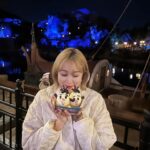 Lim La-la Instagram - 나 이거 샀게요 안샀게요?🤭🐿ㅋㅋㅋ 웃고 울었던 극F에게 딱인 홍콩 디즈니랜드🩷 #엔조이커플 #임라라 #디즈니랜드 #hongkong