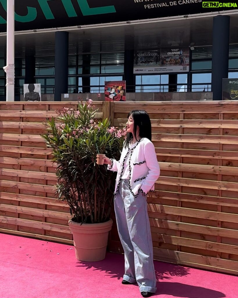 Lim Soo-jung Instagram - 기억할 만한 순간들🤍 #cobweb #cannes2023