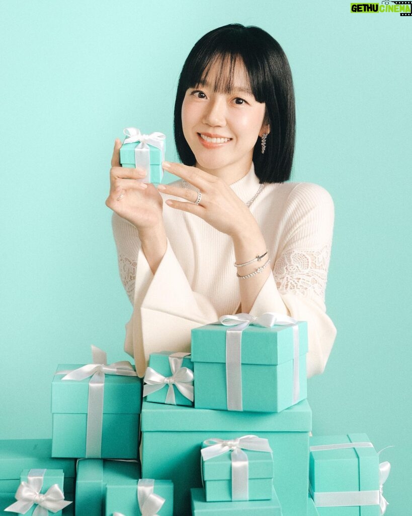 Lim Soo-jung Instagram - Happy Holidays with Tiffany!💎 #TiffanyAndCo #ATiffanyHoliday #티파니앤코 #티파니홀리데이 @tiffanyandco