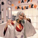 Lin Chenyi Instagram - 人生第一次萬聖派對變裝解鎖🔓 這是鬼滅裡頭印象讓我非常深刻的下弦， 渴望有個家庭而扭曲的愛，實在是讓人忍不住悲傷， 於是這次決定cos累捏造出來的蜘蛛媽媽！ 經過這次派對的洗禮， 好像有點愛上cos了 怎麼辦😆😆😆 #萬聖節 #halloween #鬼滅の刃 #cosplay