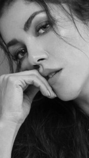 Lina Castrillón Instagram - Bájale al  Drama 
Súbele a la musica .. 🎶

🙌🎶