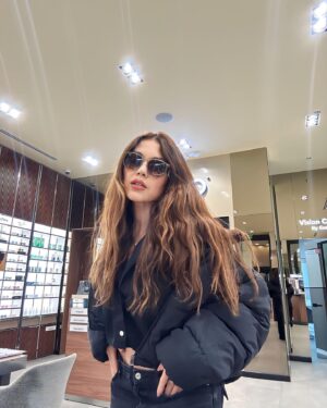 Lina Castrillón Instagram - 😎Unas gafas aburridas… ✌🏼jamás !! 

@opticasgmo
Hey !! hasta el 28 de Nov BLACK FRIDAY 
en toda las tiendas GMO del país !