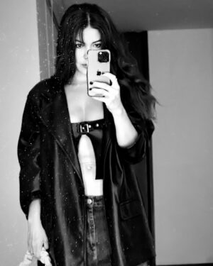 Lina Castrillón Instagram - 🖤 🔜👆🏼
•
•
•
• Nadie 💪🏻