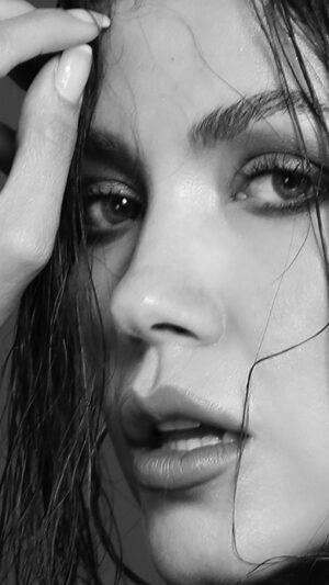 Lina Castrillón Instagram - 👀
Make up 
fácil  y rápido .