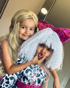 Lina Castrillón Instagram - 🎃Yeiii ! Ayer Julieta y Paulina fueron sus muñecas favoritas.
🎃🎃🎃🎃🎃🎃🎃🎃🎃🎃🎃🎃🎃🎃🎃🎃🎃🎃🎃