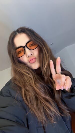 Lina Castrillón Instagram - @adler.oficial 
Todas son la mejor opción .😎