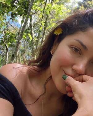 Lina Castrillón Instagram - Hay personas que son lugares favoritos , por ejemplo ellas.💛💛💛