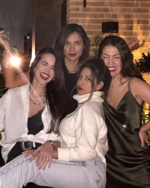 Lina Castrillón Instagram - Titi me pregunto …
@aidabossa 
@lauradeleonc 
@vinamachado

Fotografo oficial 
📸@geoslebi
💋💋💋💋