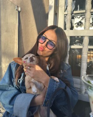 Lina Castrillón Instagram - Tarde de solecito ☀️ 🔜

La ultima foto es un Sticker 😂
