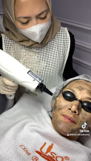 Linda Ramadhanty Instagram - Rangkaian Perawatan Rutin Aku niiiyy.. 
yukk perawatan di @lisabeautycenter.id dg Dokter kesayangan @drnovaliana 

Kalian pasti seneng dirawat Dokter @drnovaliana .. karena dokternya ramah dan kita nanya apa aja dijelaskan sejelas2nya.. 

aku tunggu ya Kalian utk perawatan di @lisabeautycenter.id .. 
kl ada yg mau bareng perawatan sama aku bisa banget.. yukkk mareeee 

#beautyclinic #beautyclinicjakarta #skincare #healhtyskin #drnovaliana #lisabeautycenter