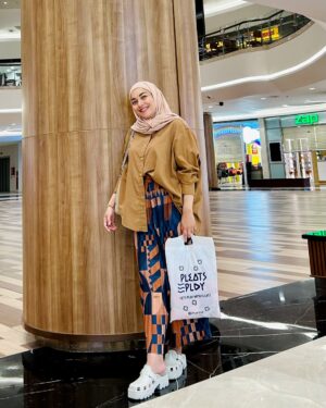 Linda Ramadhanty Instagram - Pants: @pleatsplay 😍😍 
Love it!!