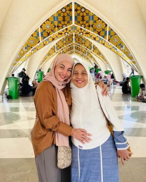 Linda Ramadhanty Instagram - ILOVEU, mama.. semakin dekat sama mama, semakin Aku bahagia.. 

Selamat Hari ibu, Surgaku.. 

#221223 #mothersday