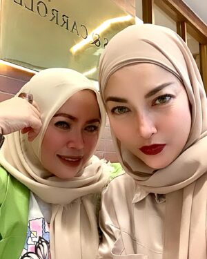 Linda Ramadhanty Instagram - Kamu tanpa Ku, Butiran Debu.. 
Aku tanpa Mu, Cari Yang Baru… 🤪 

Bercandaaaa 🤣😂🤪 

@novita_givi dimana kamu ka? Wkwkwwk..