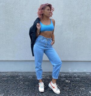 Linda Teodosiu Instagram - 🦋 feeling a little Blue 🦋 #blueoutfit #blue #ootd #ootdfashion #ootdinspo #outfitinspiration #pictureoftheday #potd #casualstyle #weekend #mood #pinkhair
