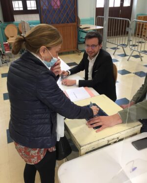 Linda Youdif Instagram - Allez voter c important pour nos enfants!