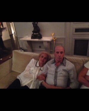 Linda Youdif Instagram - Elle était belle ma mère! C’était son anniversaire aujourd’hui. Elle nous a quittés il y’a déjà 4 ans.. elle est partie rejoindre mon père et mon oncle Philippe ds les étoiles. Ce sont des anges qui nous regardent tous les jours. Ils nous manquent tellement. Reposez en paix. On vous aime à jamais ds notre cœur. ❤️❤️🙏🙏🙏
