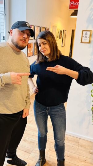 Linda Zervakis Instagram - Dicka was los mit Dir? 

Ich hatte den unfassbar tollen Kool Savas bei mir zu Gast. Neue Folge „Gute Deutsche“ out now. Link in Bio.

#gutedeutsche 
#waslos 
#berlinkreuzberg 
#rap 
#legend