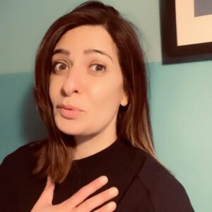 Linda Zervakis Instagram - Bye bye „Gute Deutsche“! Das waren drei Staffeln, die mir sehr viel Spaß bereitet, mich immer wieder bereichert und beeindruckt haben.

Ein extra großer Dank geht raus an all meine tollen Gäste, die ich bei mir hatte. Ohne eure Offenheit wäre das nichts geworden. Ich hoffe, ihr habt euch alle wohl gefühlt bei mir. Ich danke euch von ❤️ 
@salwahoumsi #giovannidilorenzo @megaloh.official @gerald.asamoah @dr.bitch_ray @jorgechicaswalk @markforsterofficial @khodrkida @hazelsgonnahaze @palinski @samelou @larissariess @rauand.taleb @panagiota_petridou @maiduongkieu @romanomusik @hihadnet @janainazarrella @oana_nechiti @wanalimar @shahak @rolablades @igorpianist @deinbrkn @leeroymatata @sammyamara79 #campino @rintintin @maithink @aurelmertz @kelvyncolt @nura @enissa_amani @alli.alli.alli.alli @aminatabelli @koolsavas @alvarosolermusic @tutty_tran @xocasperxo @ariana_baborie @danieldonskoy 

Und euch allen DANKE da draußen für eure Aufmerksamkeit. 🙏🏻❤️

Und wer darf auf keinen Fall fehlen? The Voice Michalis!!! Ευχαριστώ πάρα, πάρα πολύ Μιχάλη μου 🙏🏻🙏🏻🙏🏻💙 @the_greek_restaurant 

#gutedeutsche
#vorerstletztefolge 
#binberührt 
#danke