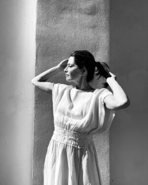 Linda Zervakis Instagram - Adieu Sommerzeit. 

Danke für dieses schöne Foto @elissavet_patrikiou 

#sommerzeit #umstellung #braucheichnicht
