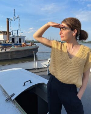 Linda Zervakis Instagram - Ausschau halten.

#sommer
#happyweekend 
#vorausschau 
#lookout 

📸by @elissavet_patrikiou 

Thank you @closedofficial for your support <Werbung >