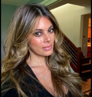 Lindsay Hartley Instagram - #19 wrapped! Phew. Super grateful. Have a couple airing over the Christmas holiday too! 🙏🎊⭐️ #director 🎬 always thankful for the crews, cast, and the producers who make the movie magic.