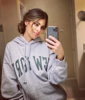 Lindsay Hartley Instagram - Thank you so much for watching the premier of Trapped By My Sugar Daddy. 🙏 Here’s another premier for a different thriller I directed, Killer Ambition starring the very talented  @lovetahnee @sean.kanan @officialgabrielacarrillo @jonstoddardofficial @cschroederact to name a few. Look out for it January 21st on @lifetimemovies Special shoutout to @jakehelgren @autumnfederici @ninthhousefilms for giving me this opportunity 😌#director #gratefulthankfulblessed
