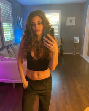 Lindsay Hartley Instagram - Join @katiekelly @jameshydeofficial @ryanjfrancis3 for an ig live at 5pm to discuss the premiere of Trapped By My Sugar Daddy next on @lifetimetv 5pst!