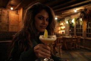 Lindsay Hartley Instagram - Very grateful for so many things, and especially my number one @isabellahartley ❤️This is my first b day without my mom but I know she’s with me 🕊️Today, as cliche as this may sound, I wish everyone happiness, health, and peace. 🎂♈️🎉😌 
Cheers! 🥳