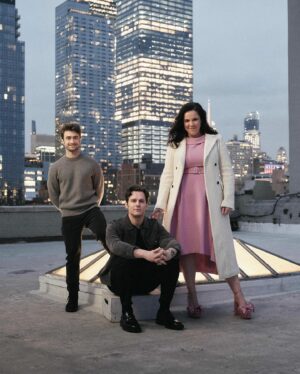 Lindsay Mendez Instagram - 🎶 Years from now, we’ll remember and we’ll come back, buy the rooftop and hang a plaque. 🎶 #MerrilyOnBway

📸: @emiliomadrid for @thebroadwayshowtv and @broadwaycom