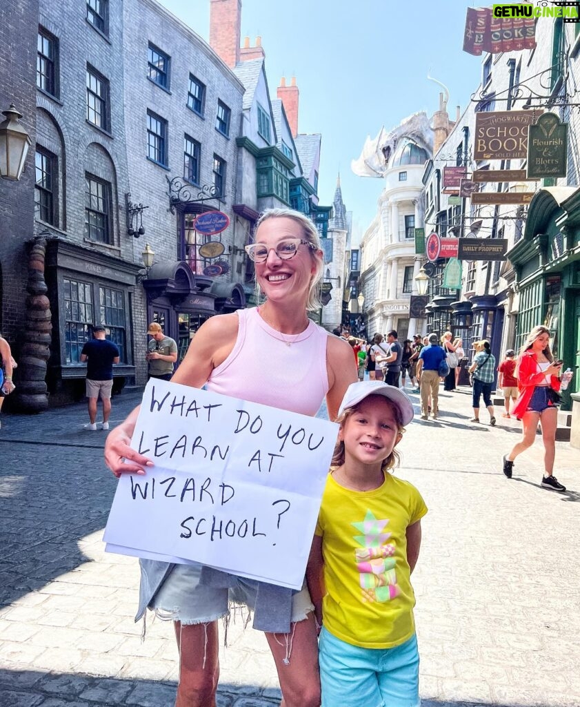 Lindsay Czarniak Instagram - Couldn't resist. We WILL be traveling back to use our wands. My sister wizard and I have work to do. LOVE @universalorlando and @harrypotter #JOTD #jokes #laugh #magic #wands