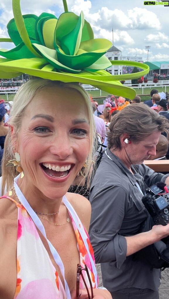 Lindsay Czarniak Instagram - I hope you'll check out this behind the scenes video of my time at the @kentuckyderby . I was blown away by how my friend JD and the team at @americasbestracing put this together. I feel ridiculously lucky to have even been there. What's most special to me is watching from a different perspective what it's meant to take these events in with my dad. This is full circle, soak up every second kind of stuff for me and it's made me even more hungry to learn everything I can about this sport. Thank you ABR and Westpoint Thoroughbreds for this memory that will stay with me forever! #horses #horseracing #thoroughbred #thoroughbreds #kentuckyderby #family #love #sports