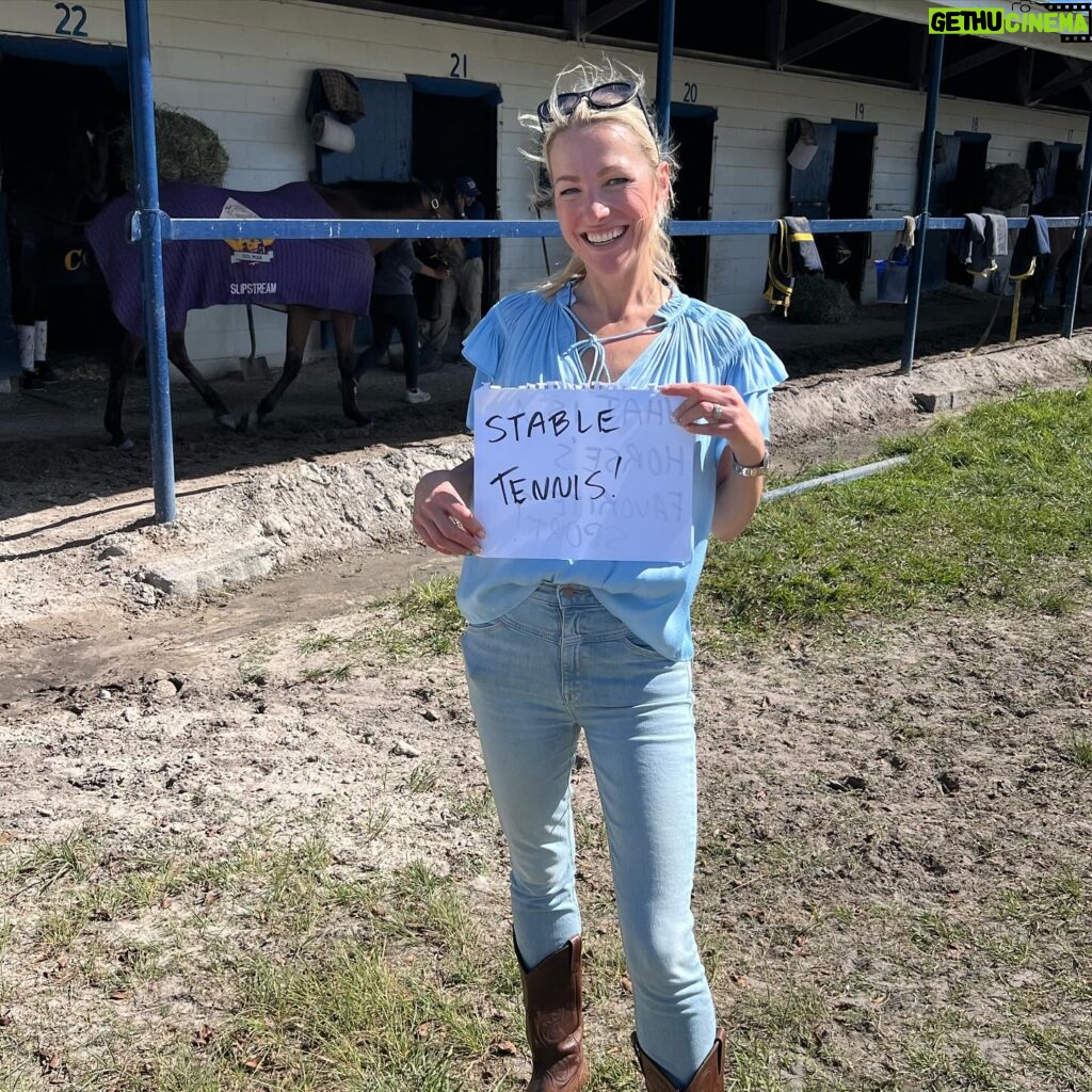 Lindsay Czarniak Instagram - I love this memory! Throwback to when I went to FL to meet Parnac, the filly I'm minority owner of with @westpointtbreds. Right now she is getting ready to make her trek north to New York and will race again in May. Excited to see her again!! #JOTD #jokes #horses #thoroughbreds #love