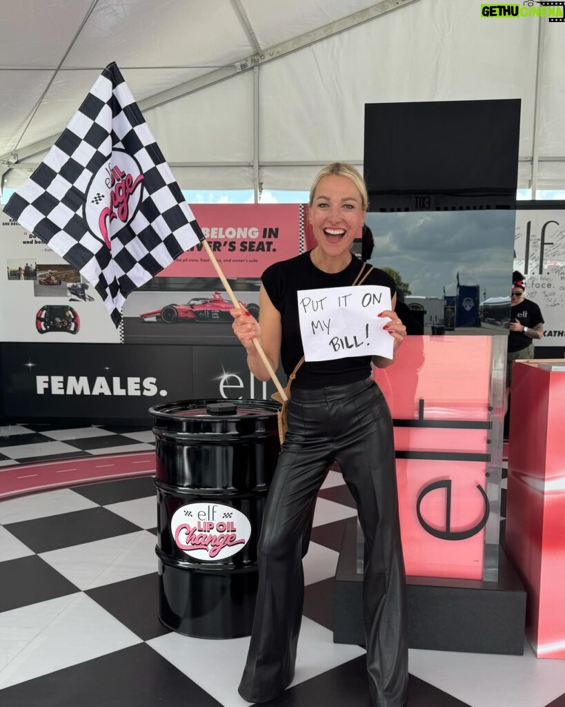 Lindsay Czarniak Instagram - This one really made me laugh out loud. I love when makeup and racing intersect! And thanks @katherineracing for being a good sport during the 4 hour rain delay. (Swipe for bonus answer pic bc I love a checkered flag:) #JOTD #indycar #makeup #lipstick #duck #racing #girlsinsports #girlpower