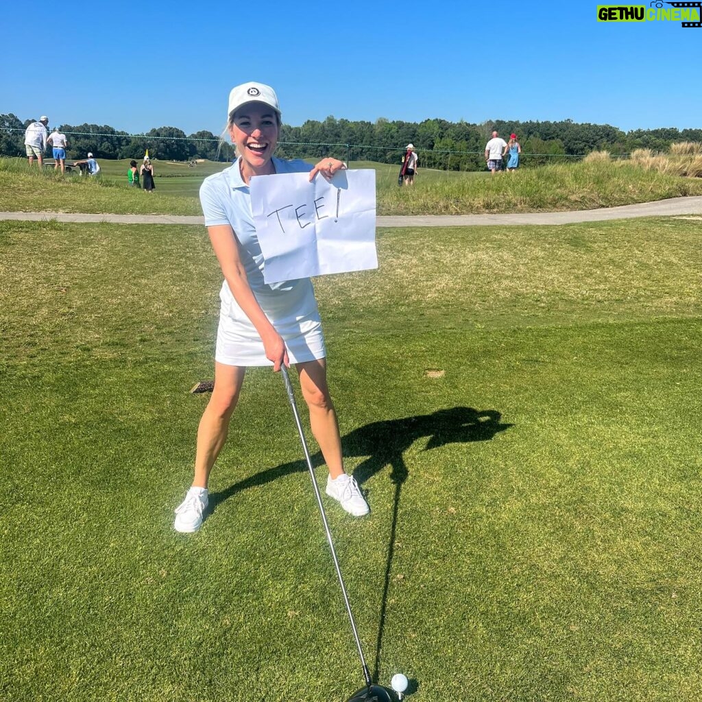 Lindsay Czarniak Instagram - Golf humor. At this point my game is literally still pretty much laughable but I'm working on it! Thx to our golf pro Kyle (pictured in the first shot) for all the tips #JOTD #jokes #laugh #golf