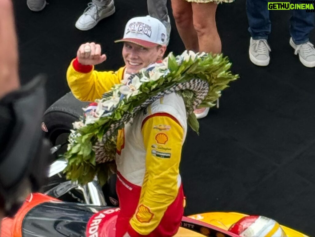 Lindsay Czarniak Instagram - Couldn't believe those last few laps. What a race! What a celebration! Congrats on back to back Indy 500 wins @josefnewgarden Grateful to be there to see it. #indy500 #indy #racing #indianapolis #backtoback