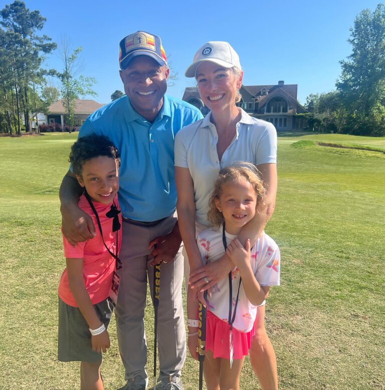 Lindsay Czarniak Instagram - ❤️⛳️#golf #family