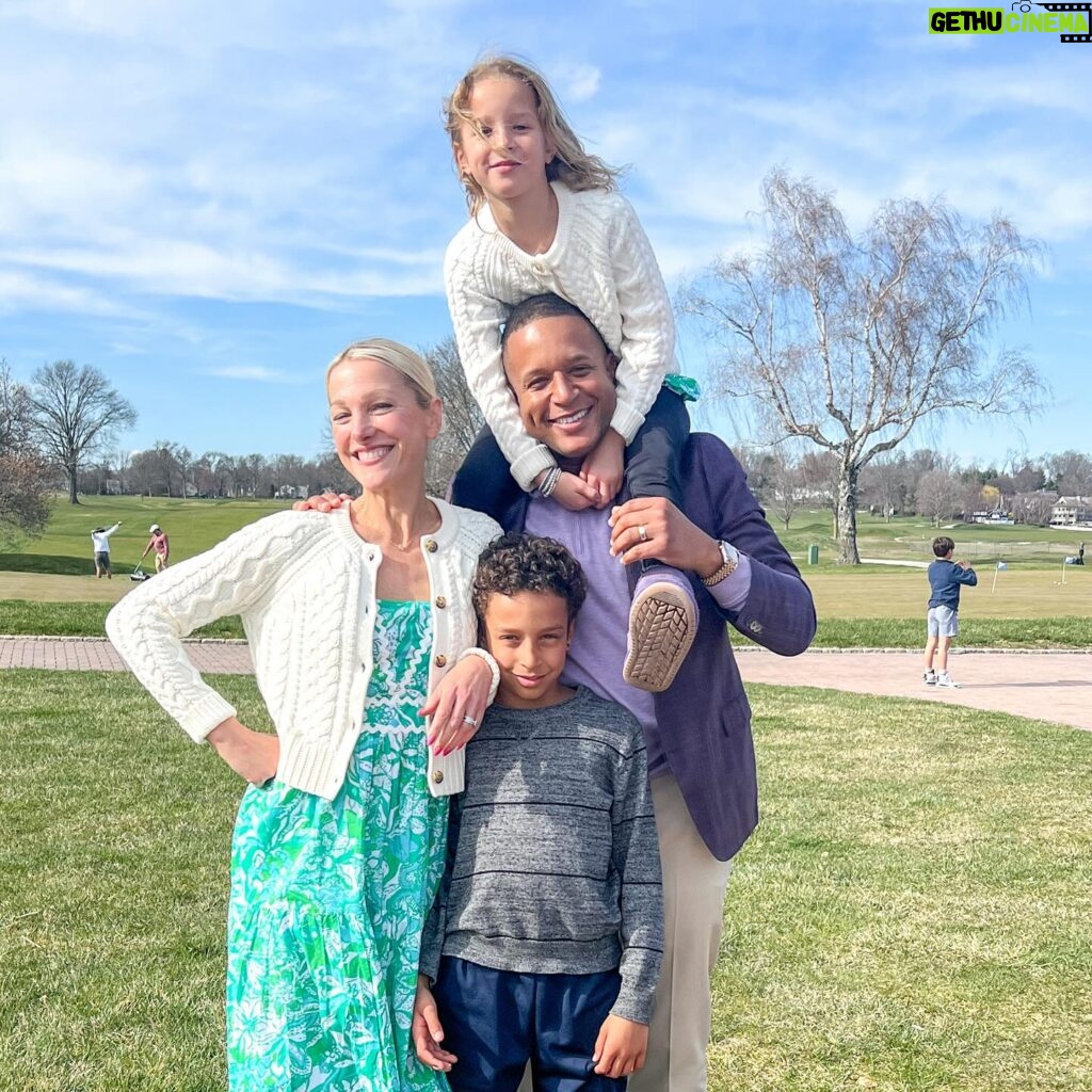 Lindsay Czarniak Instagram - Loved spending time with family today. Always so grateful knowing it's not the easiest trip when family lives far away. Happy Easter! #Easter #family #love