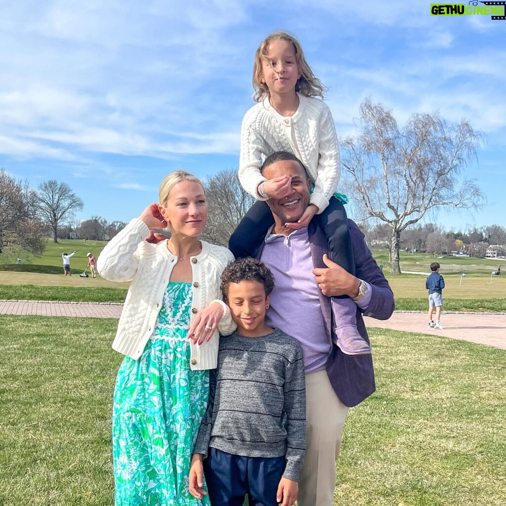 Lindsay Czarniak Instagram - Loved spending time with family today. Always so grateful knowing it's not the easiest trip when family lives far away. Happy Easter! #Easter #family #love