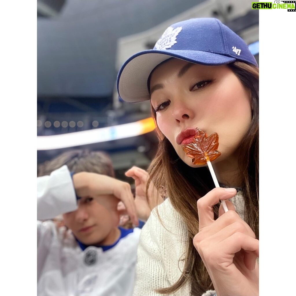 Lindsay Price Instagram - Just gonna post these pics from the hockey game last night real quick before I go to Timmies to grab a box of timbits and a large Double Double. Go leafs GO 🍁 @mapleleafs