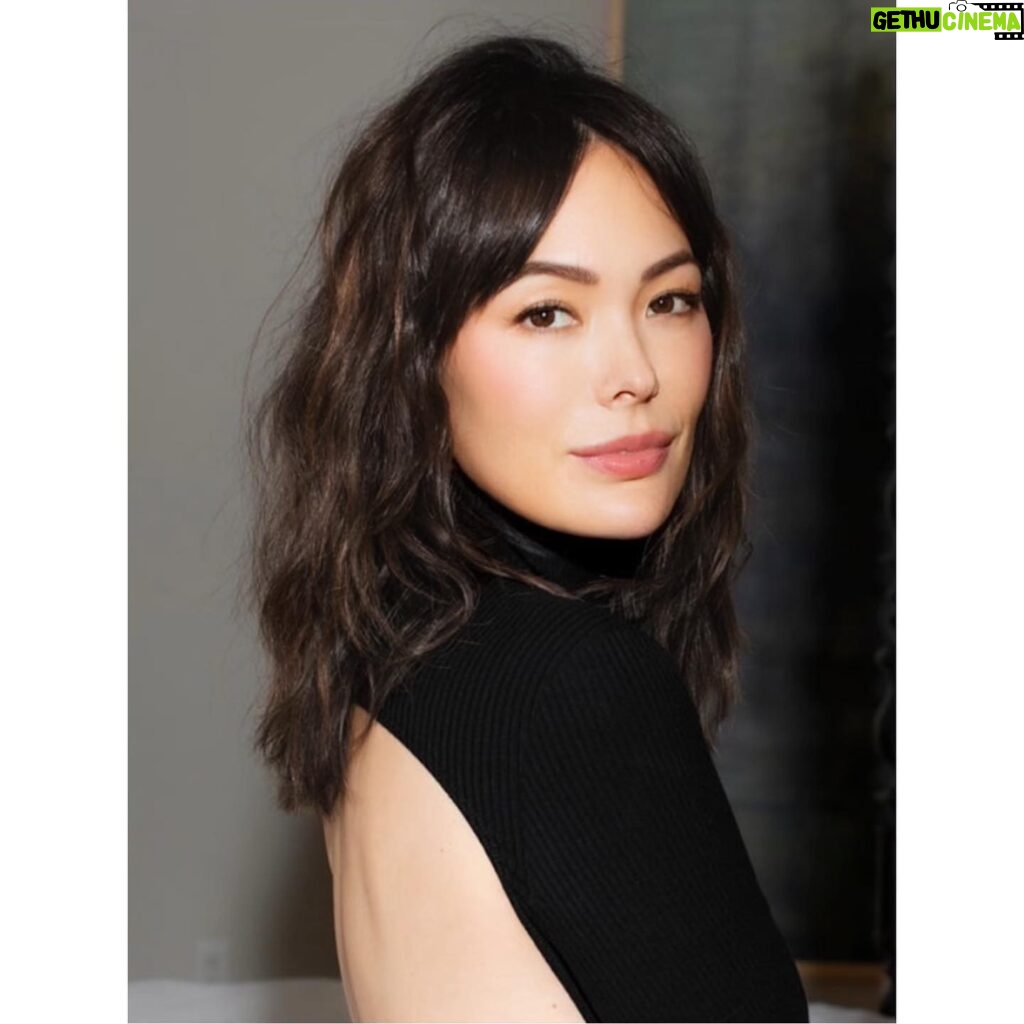 Lindsay Price Instagram - My friends and family know because I’ve been yelling it from the rooftops but I LOVE @ubeauty and I’m sharing it with all of you here. My skin hero secrets linked with the little tap thingy. Use code LINDSAYPRICE for 20% off your first purchase. ✨✨✨📷 @briechilders. Hair @ericka_verrett. Makeup @vittoriomasecchia. Thank u @tinachencraig 😘
