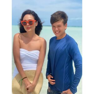 Lindsay Price Instagram - For whatever we lose ( like a you or a me) it’s always our self we find in the SEA. - E.E. Cummings