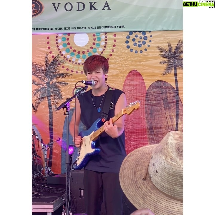 Lindsay Price Instagram - Remember when I said Day 1 would be hard to beat? Well, i had NO idea. Thank you @beachlifefestival for the time of our lives. And Hud? Yeah, you may be just a kid but you sure do have something to say. Dad and I are so proud of you. @wearetherookie5 your talent is only outmatched by your joy. We ♥️ u. Cc: @curtisstone