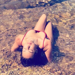 Lindsey McKeon Instagram - READY 4 THE WEEKEND... #fridaymood #fridayfeeling #fbf #poolside #weekendvibes