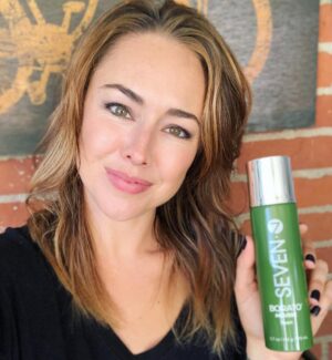 Lindsey McKeon Instagram - TODAYS HAIR ROUTINE MADE EASIER THANKS TO @sevenhaircare #sevenhaircare #bondtogether #beautyroutine #naturalhairproducts #lovethisstuff