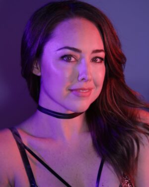 Lindsey McKeon Instagram - Smiling for Saturday night. 😃 Have any plans?  Thx @tanamedinamakeup & @stillgettingthere_
