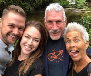 Lindsey McKeon Instagram - Happy Easter from my family to yours!! 🐣🐇🐰