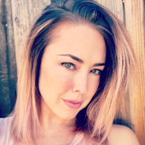 Lindsey McKeon Instagram - CANT WAIT TO SWITCH UP MY HAIR COLOR AGAIN ... ANY SUGGESTIONS?#igetboredeasily #rosegoldhair #haircolor #takingsuggestions