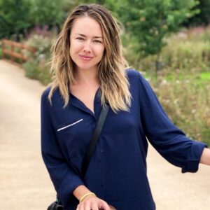 Lindsey McKeon Instagram - TOTALLY MISSING MY EUROPE TRIP & DIRTY BEACH HAIR 😆 #tbt #summer #europetrip #nomakeup #messyhairdontcare