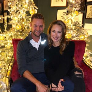 Lindsey McKeon Instagram - SITTING IN SANTAS🎅 SLEIGH 🛷 WAITING TO TAKE OFF #holidayparty #tistheseason #instalove